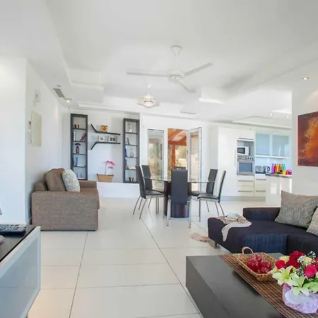 Twin Palms * Polis